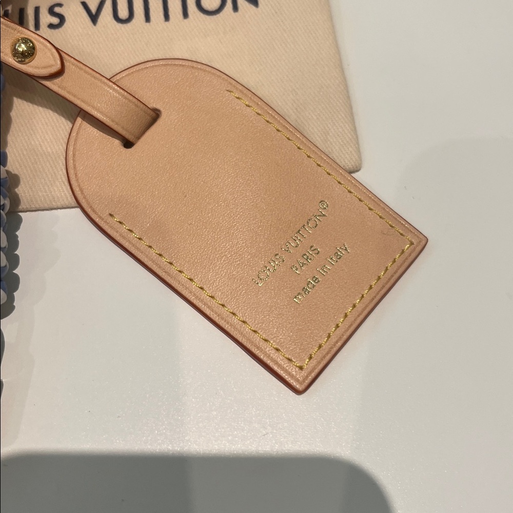 Authentic Louis Vuitton Monogram Lock and Bloom Bag Charm NEW - Picture 2 of 7